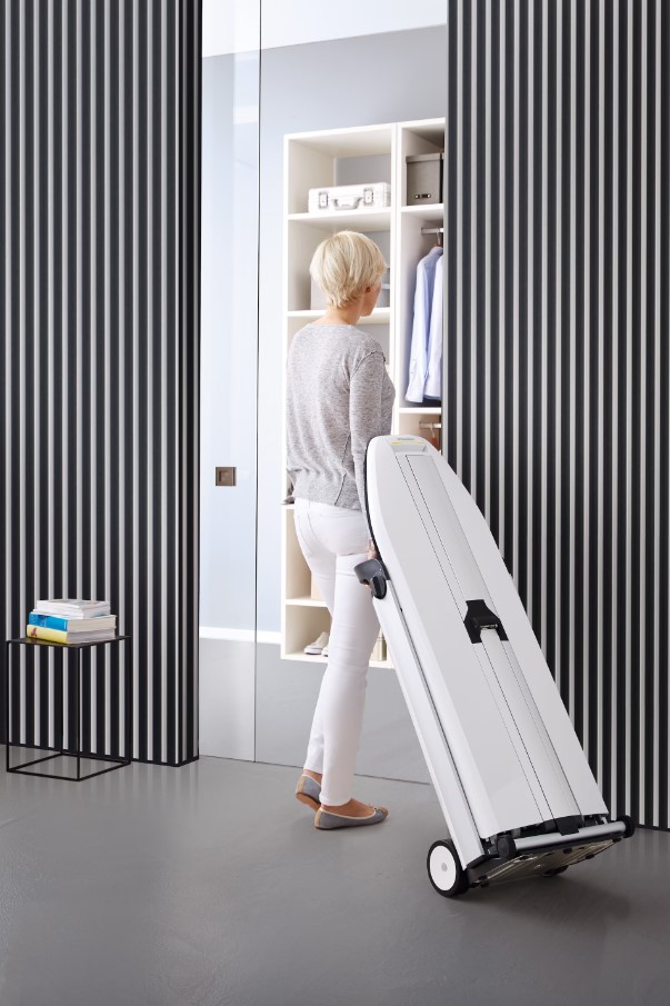 Miele B 4847 FashionMaster, sistema de planchado a vapor, rojo mora