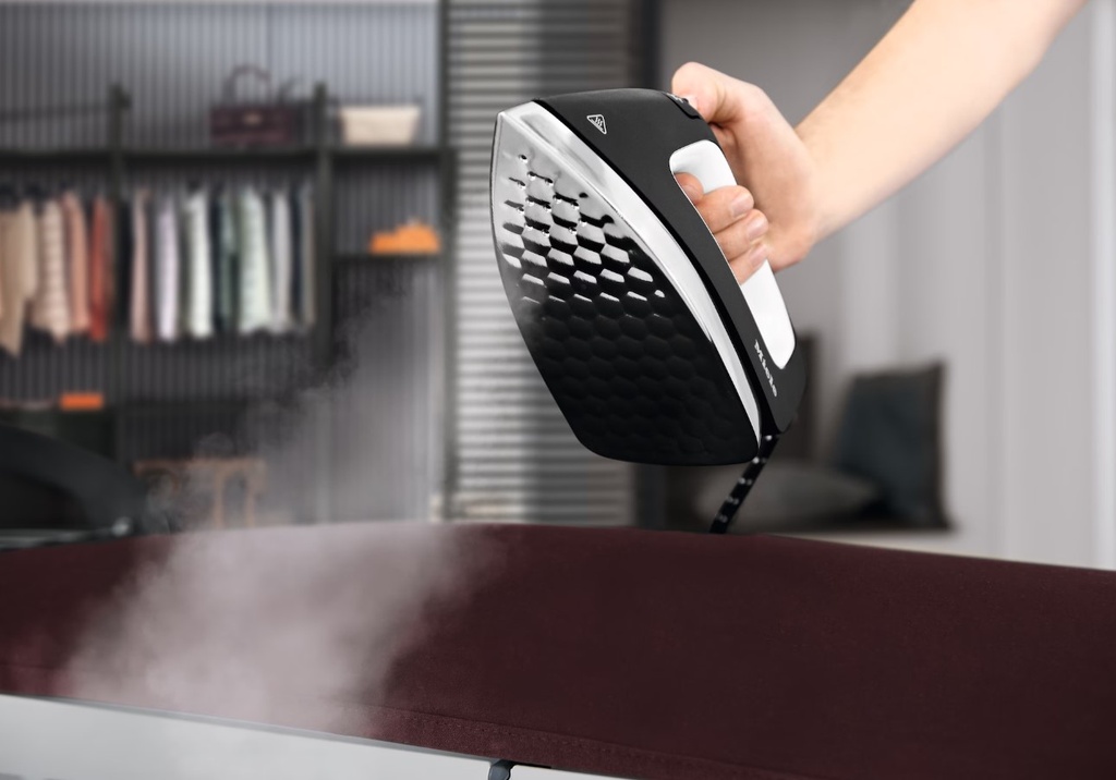 Miele B 4847 FashionMaster, sistema de planchado a vapor, rojo mora