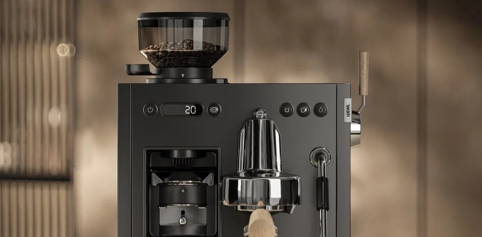 Loewe aura.pure, cafetera barista, 15 bar, molino integrado, acero pintado en negro