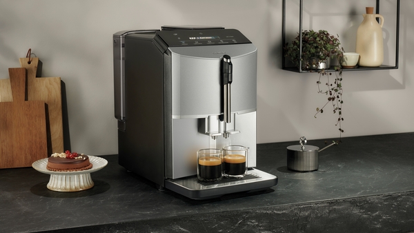 Siemens TF303E07, cafetera superautomática, EQ300, acero inoxidable metálico, depósito de agua extraíble