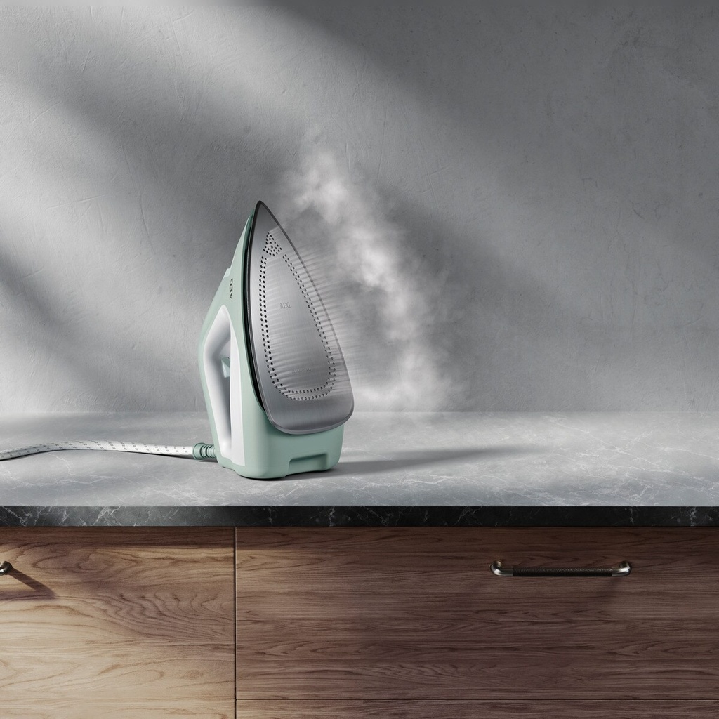 AEG ST6-1-4LG, centro de planchado a vapor, 2400w, 1.2 litros, 5 bares
