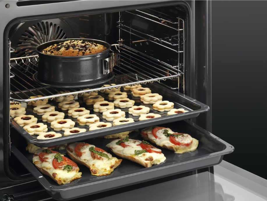 AEG BES331111M Horno multifunción, serie 6000, SurroundCook, AquaClean
