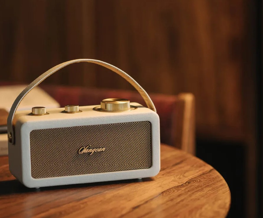 Sangean RA-101, diseño retro de madera y piel sintética, Bluetooth 5.0