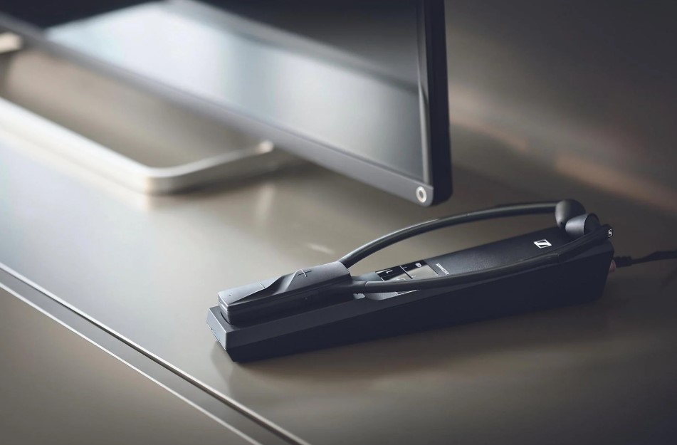 Sennheiser RS5200, auriculares para TV , Claridad de diagolo, totalmente digital con entrada Optica, Hasta 12 horas de batería, encendido y apagado auto, control sencillo de volumen