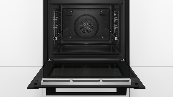 Khoang lò nướng chất liệu thép không gỉ đi kèm với đèn Halogen chiếu sáng tiện lợi