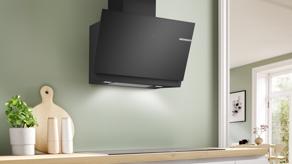 Bosch DWK81AN60, Campanas decorativas inclinadas, cristal negro , serie 6