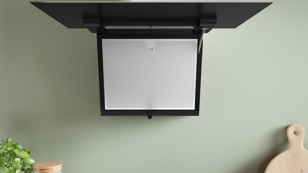 Bosch DWK67FN60, Campana decorativa inclinada, cristal negro, serie 4