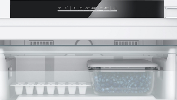 Siemens GU21NADE0, congelador integrable, 82 x 59.8cm, cierre SoftClose, con puerta fija, iQ500, clase E