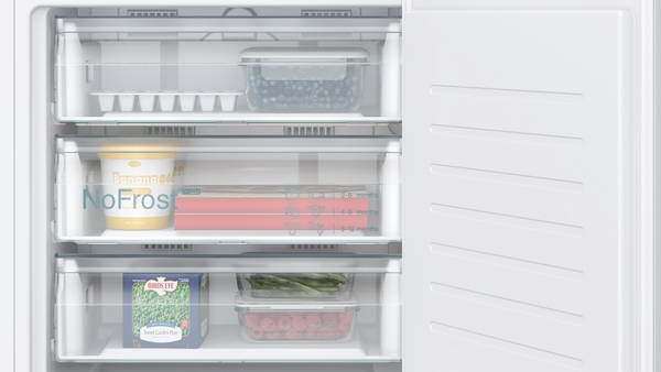 Siemens GU21NADE0, congelador integrable, 82 x 59.8cm, cierre SoftClose, con puerta fija, iQ500, clase E
